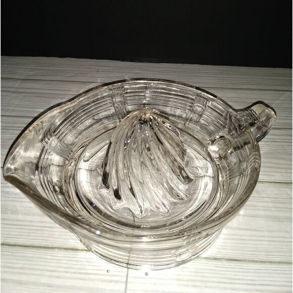 Vintage Glass Lemon Orange Citrus Juice Maker Squeezer Hand Juicer with Handle - Picture 2 of 8